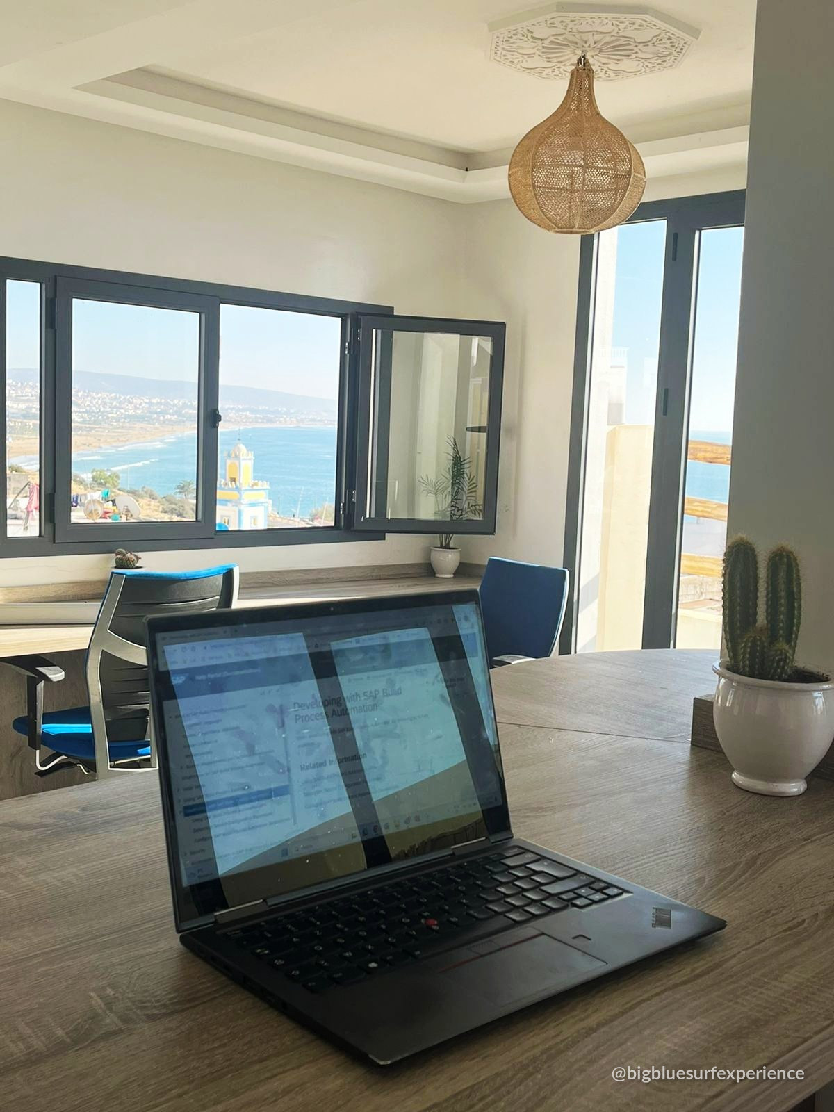 Desk with an ocean view at the BigBlue coworking space in Taghazout
